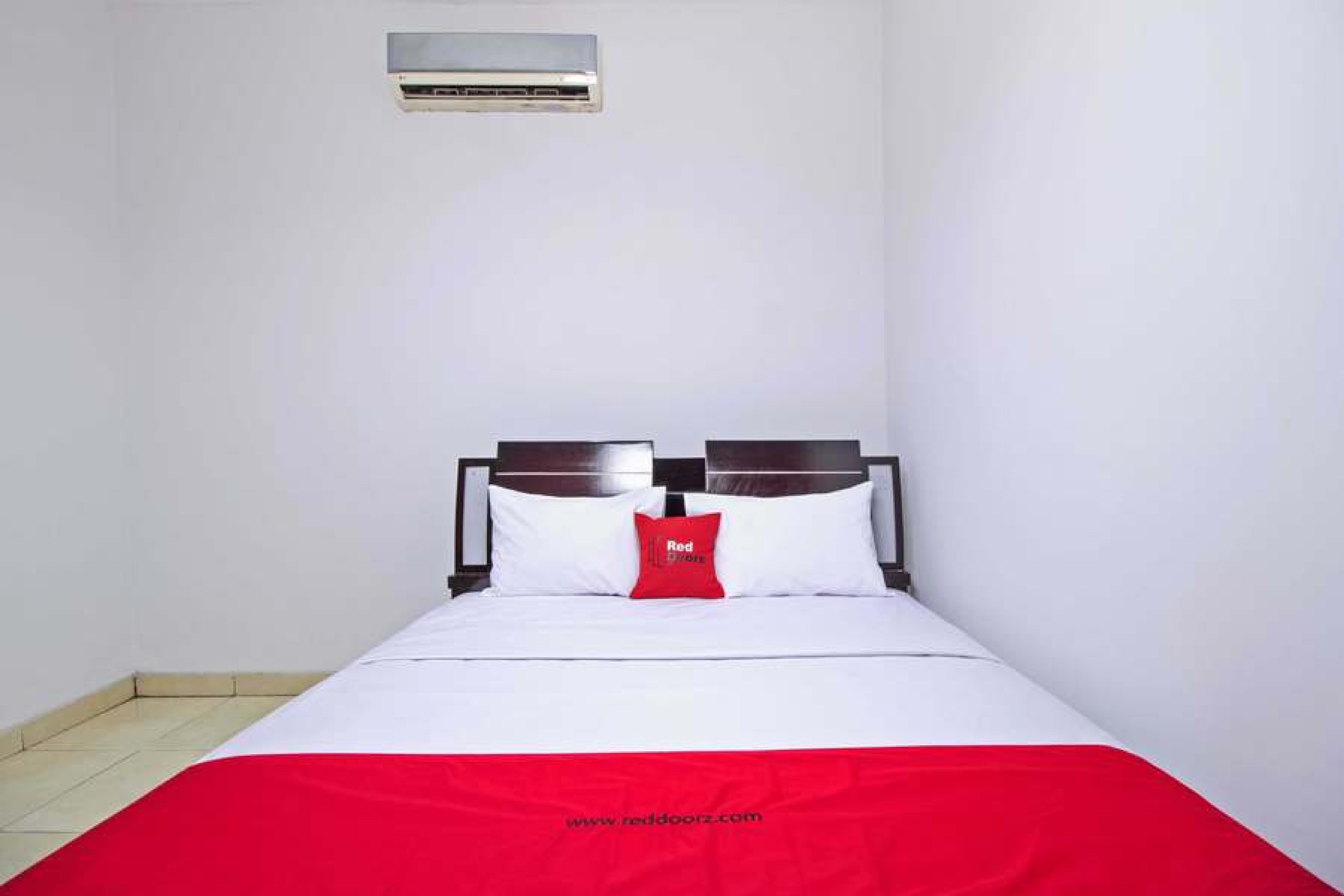 Hotel Reddoorz @ Pangeran Antasari 2 à Cilandak  Extérieur photo