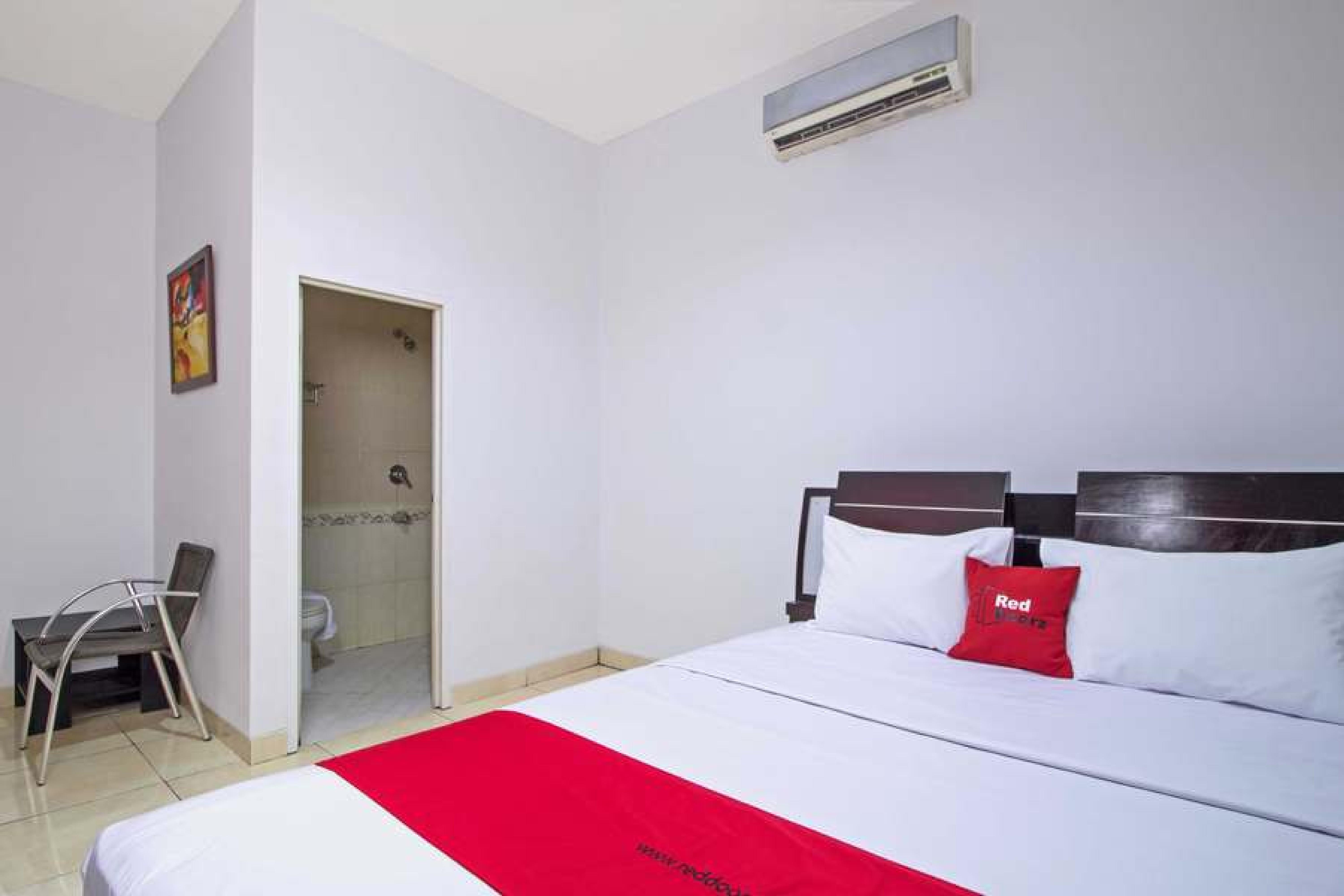 Hotel Reddoorz @ Pangeran Antasari 2 à Cilandak  Extérieur photo