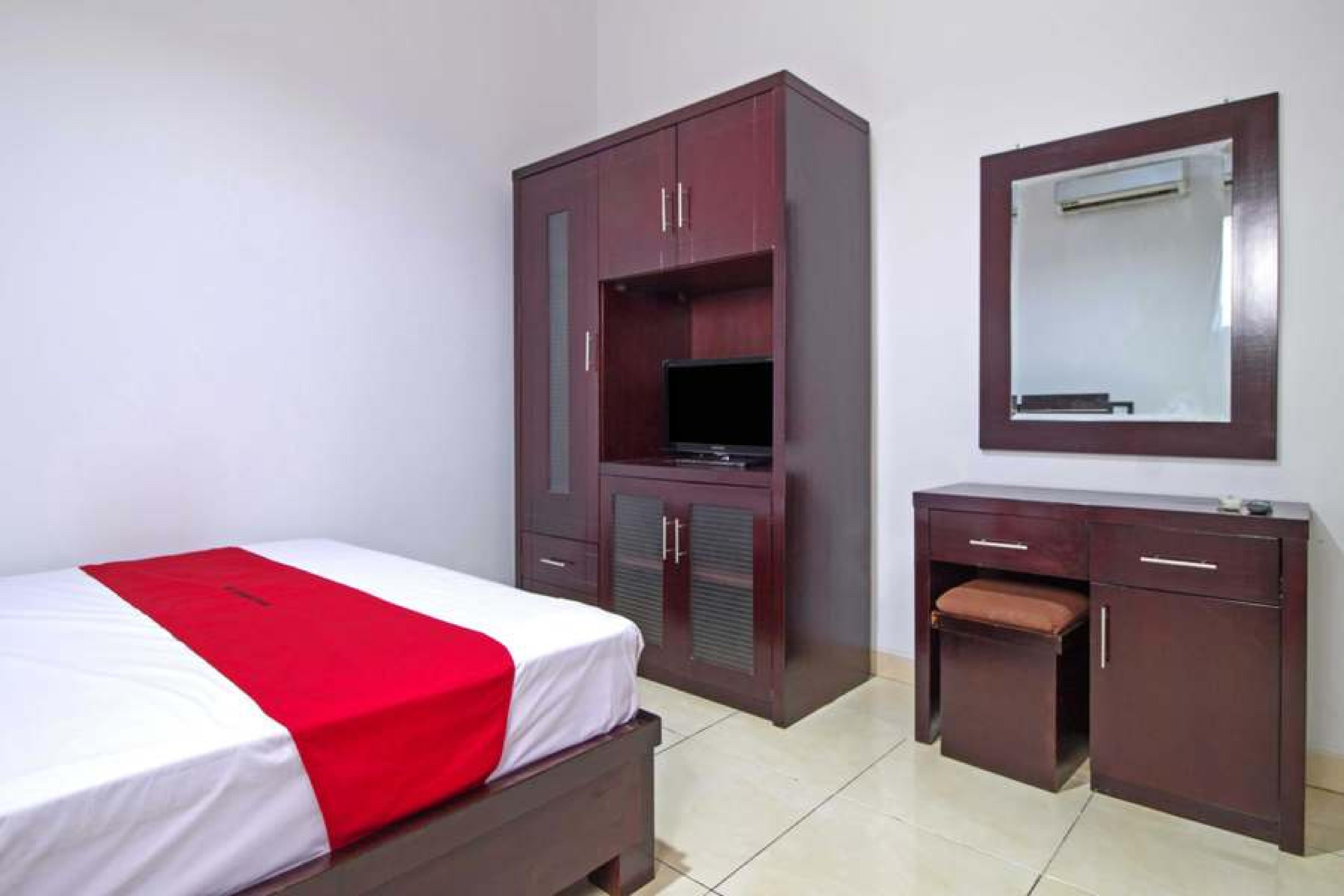 Hotel Reddoorz @ Pangeran Antasari 2 à Cilandak  Extérieur photo