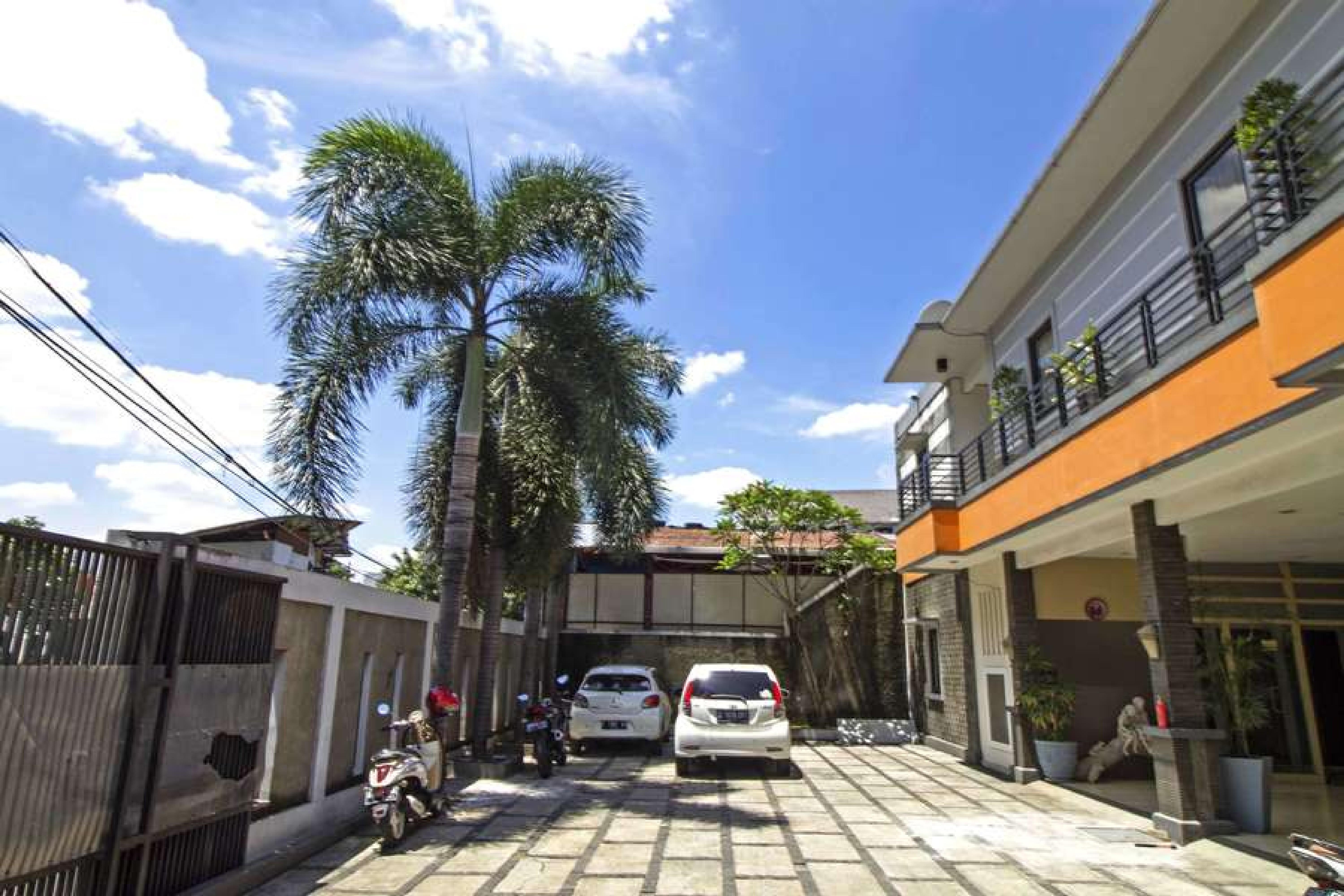 Hotel Reddoorz @ Pangeran Antasari 2 à Cilandak  Extérieur photo