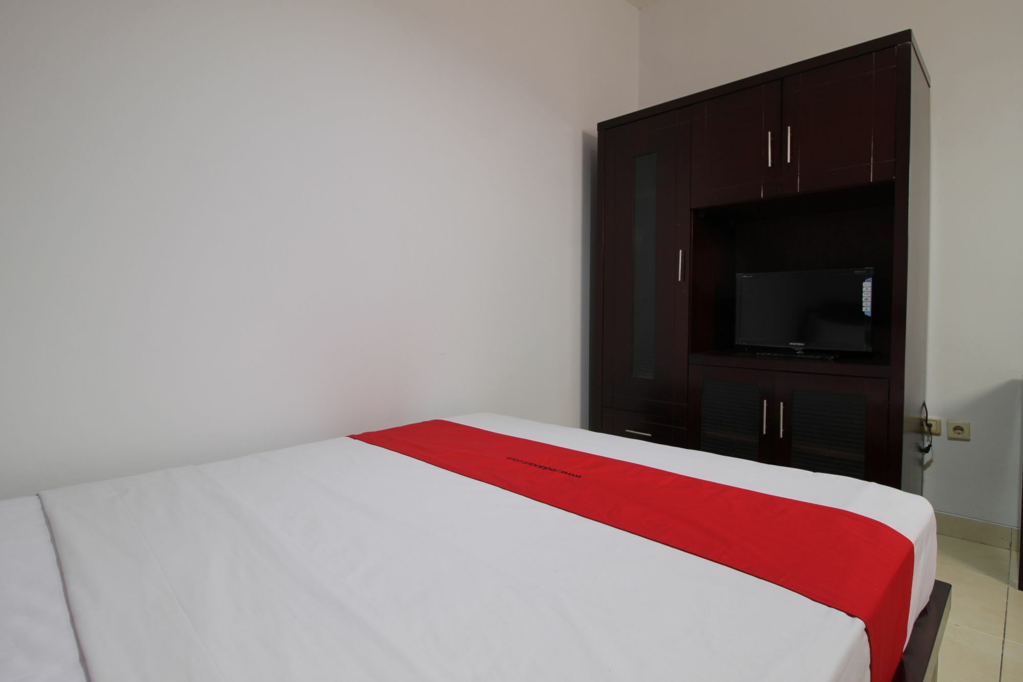 Hotel Reddoorz @ Pangeran Antasari 2 à Cilandak  Extérieur photo