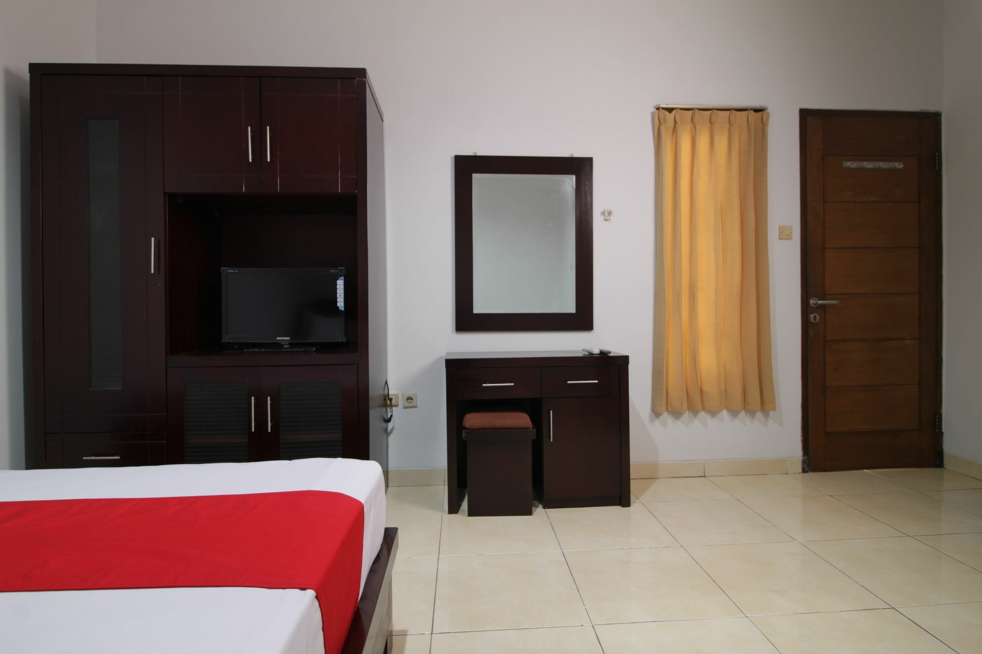 Hotel Reddoorz @ Pangeran Antasari 2 à Cilandak  Extérieur photo