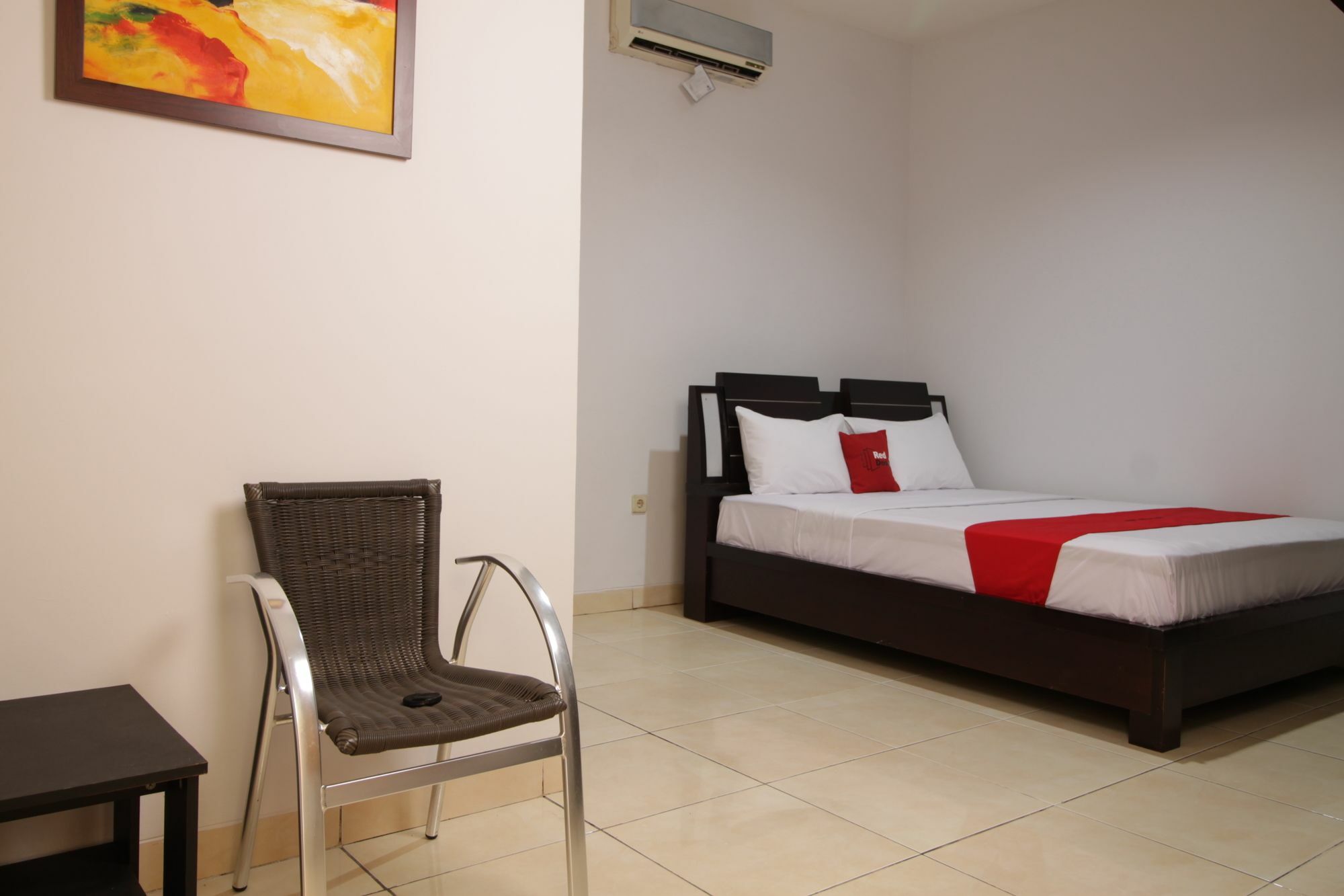 Hotel Reddoorz @ Pangeran Antasari 2 à Cilandak  Extérieur photo