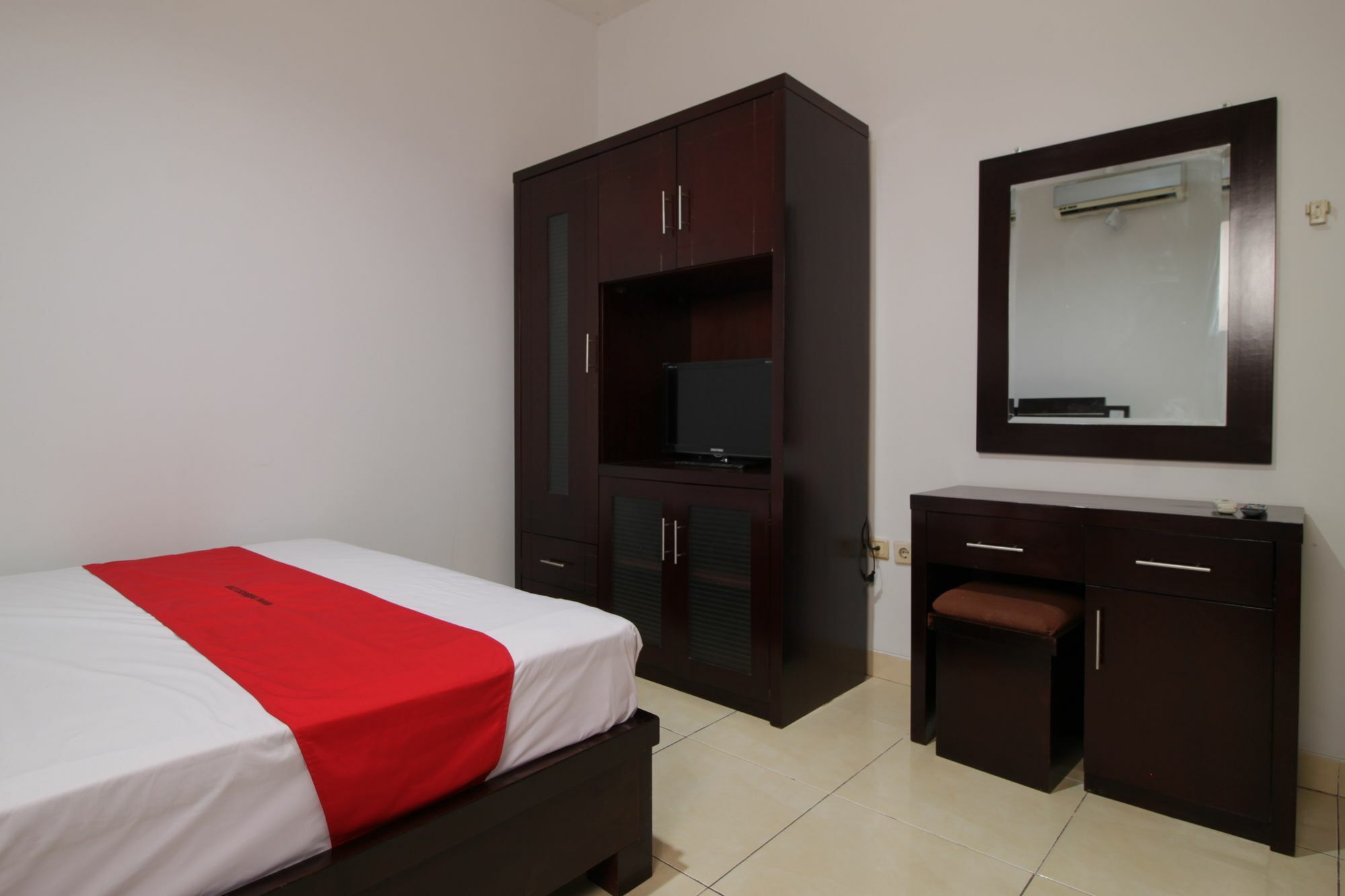 Hotel Reddoorz @ Pangeran Antasari 2 à Cilandak  Extérieur photo