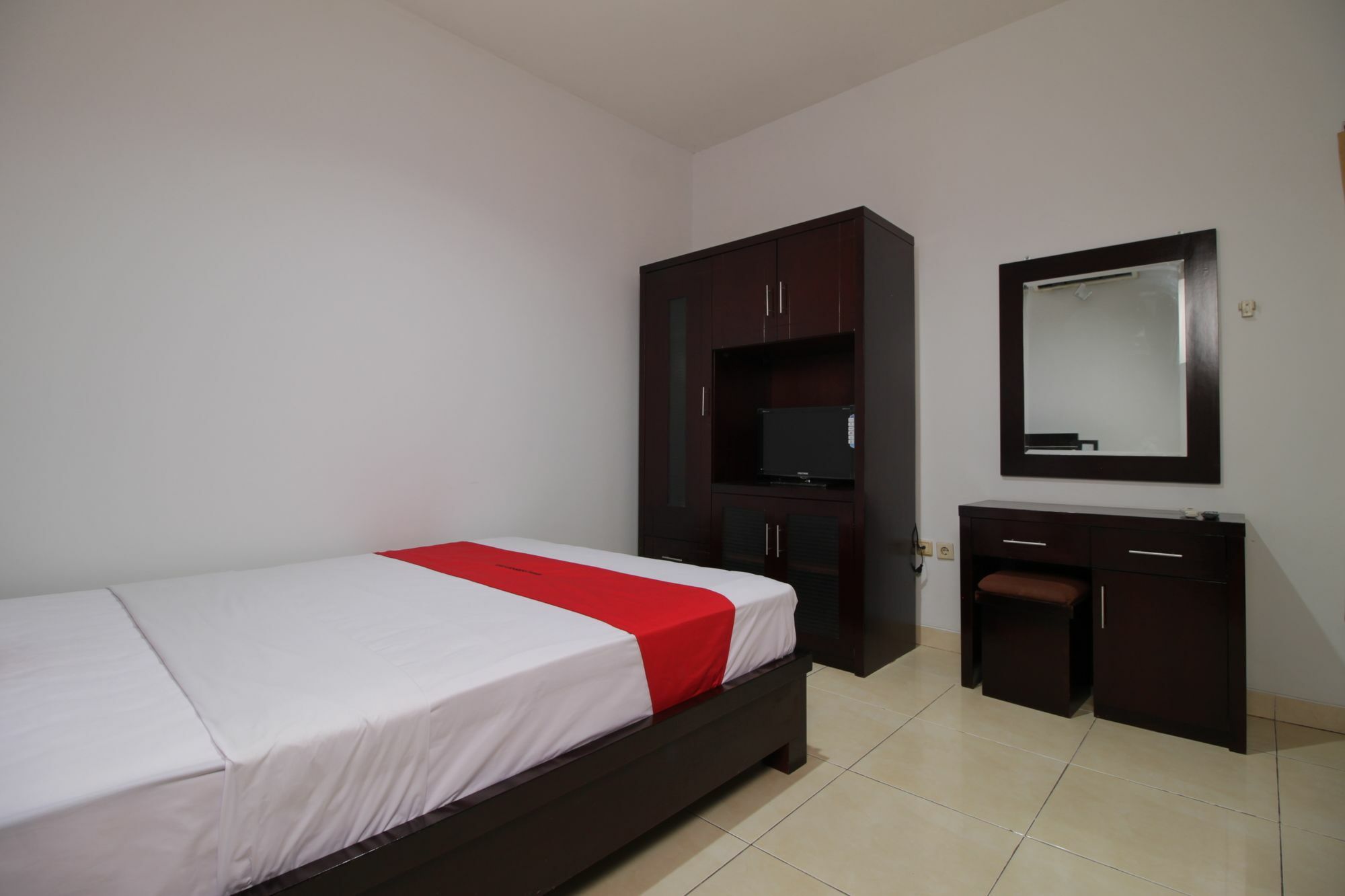 Hotel Reddoorz @ Pangeran Antasari 2 à Cilandak  Extérieur photo