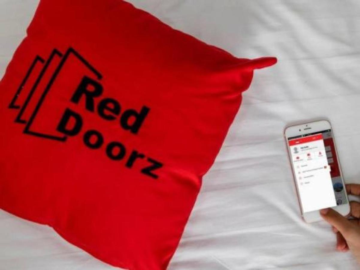 Hotel Reddoorz @ Pangeran Antasari 2 à Cilandak  Extérieur photo